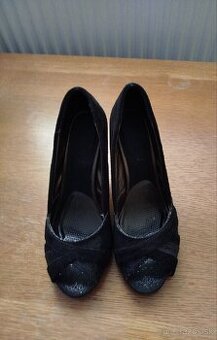 Čierne lodičky (veľkosť 38), asi 2x použité - 2