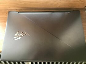 sasi a display 144hz z NTB Asus GL 703 - 2