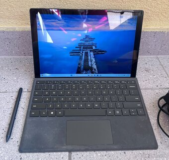 Microsoft Surface Pro 6 / i5 8350U / 8GB RAM / 256GB / 12" - 2