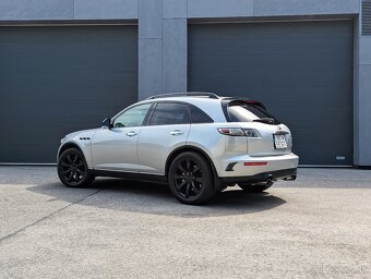 SUV Infiniti / 314 koní, automat, V8 / - 2