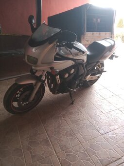 YAMAHA FZS 600 - 2