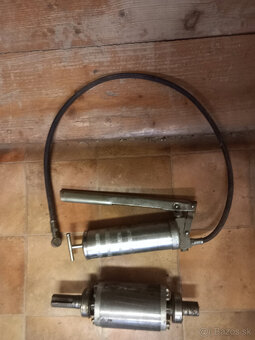 regulátor tlaku s manometrom + strmeň. mikrometer +kalamitka - 2