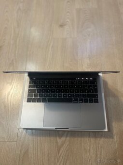 Macbook Pro 13” 2019 s TouchBarom AKO NOVÝ - 2