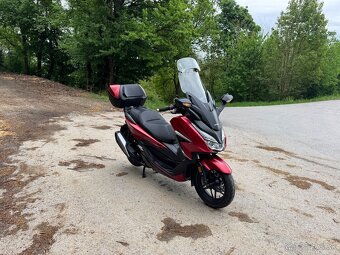 Honda Forza 350 - ako nová - 2
