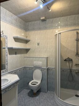 Predám kúpeľňový set - umývadlo / WC / sprchový kút - 2