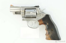 Revolvery Smith & Wesson 357 Mag, 38 Spec - 2