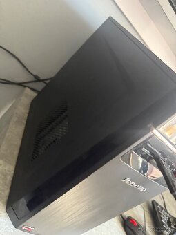 Počítač Lenovo - 2