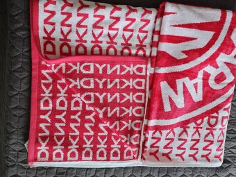 DKNY plážová osuška+šlapky - 2