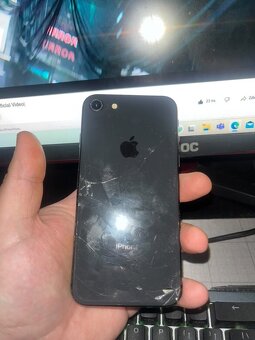Predávam iphon 8 - 2