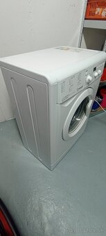 Pračka Indesit - 2