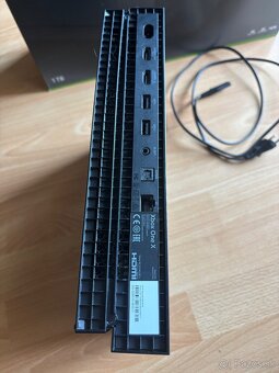 Predám Xbox One X 1TB - 2