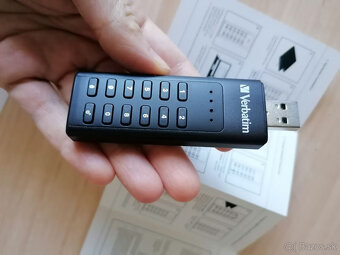 VERBATIM Keypad Secure Drive 32GB USB klúč 3.1 flash disk - 2