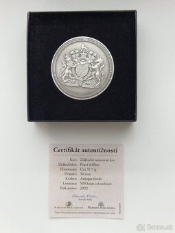 Kráľovná Alžbeta II. na pamätnej medaile - 2