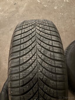 Goodyear 215/60 R16 - 2