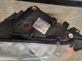 Ľavé predné halogénové svetlo Audi A4 B7 - 2