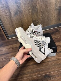 Jordan 4 frozen moments - 2