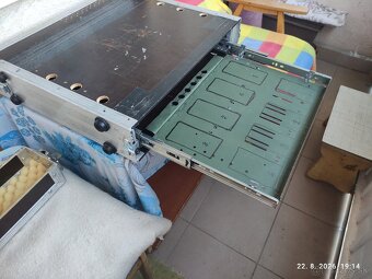 Predam Policku--Suflik do RACKu 1U - 2