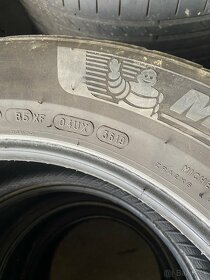 Predám pneu 235/60 R18 - 2