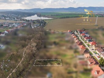 Stavebný pozemok 776m2_Prístupova cesta na pozemok len s výn - 2