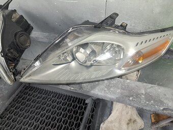 Predam Ford mondeo mk4 2007-2013 xenon svetla - 2