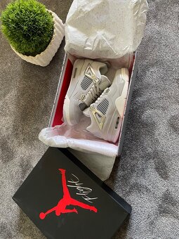 JORDAN 4 RETRO FROZEN MOMENTS - 2