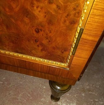 KRÁSNA STAROŽITNÁ KOMODA - 2