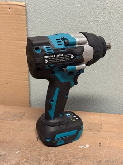 Razovy uťahovák 18V - 2