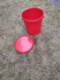 Plastová nádoba 33l s vekom - 2