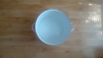 Hrniec a strojcek na krajance - 2