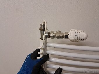 Predáme závesný elektrický radiátor 800w - 2