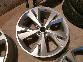 NOVÁ SADA - Audi Q4 e-tron - originál 20" alu disky - 2