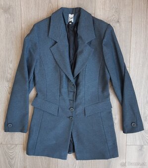 Tmavosedy kostym - 2