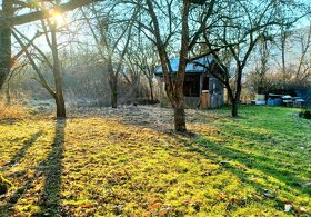 Pozemok s drev. chatkou v záhradkárskej oblasti v Plešivci - 2