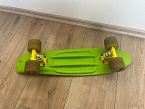 Detsky zelený skateboard - 2