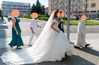 Svadobné šaty Pronovias so závojom - 2
