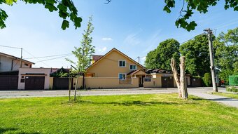 ⌂ZNÍŽENÁ CENA Predaj // 4-izbový rodinný dom 301 m² //VRÚTOC - 2