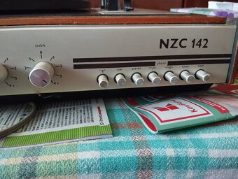 Gramofon TESLA NZC142 - 2