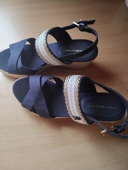 Elegantné sandálky č.38 od Tommy Hilfiger - 2