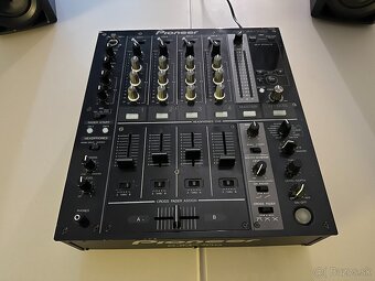 Pioneer DJM 700 - 2