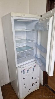 Chladnička s mrazničkou INDEZIT - 2