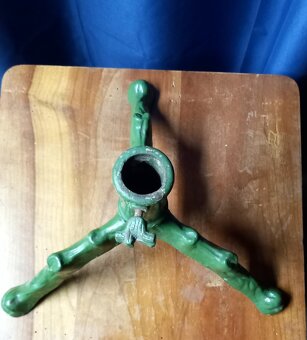 Starožitný liatinový stojan na stromček - 2