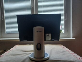 Samsung LCD monitor - 2