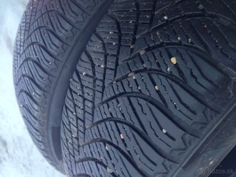 Predám zimné Pneu 215/65r16 5/6mm - 2