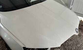 Škoda Octavia 3 predná kapota - 2