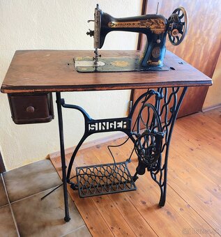 Predám starožitný šijací stroj Sínger - 2