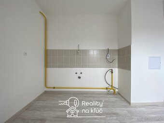 Na predaj veľký podkrovný 2-izbový byt na Andovskej ulici - 2