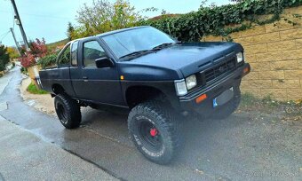 Nissan D21 pickup - 2
