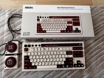 8BitDo Retro Mechanical Keyboard (Fami Edition) - 2