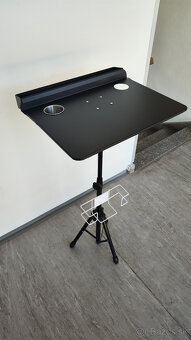 Tetovací stolík - tripod - 2