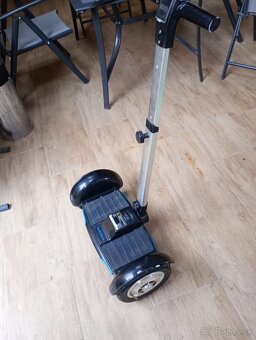 Hoverboard s tyčou - 2